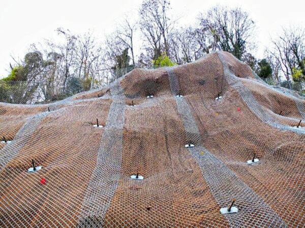 slope stablisation anchored mesh net
