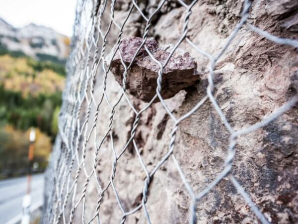 Draped Mesh – Geoquest Australia – Specialists in Geohazard and Slope Stabilisation Draped mesh slope stablisation net