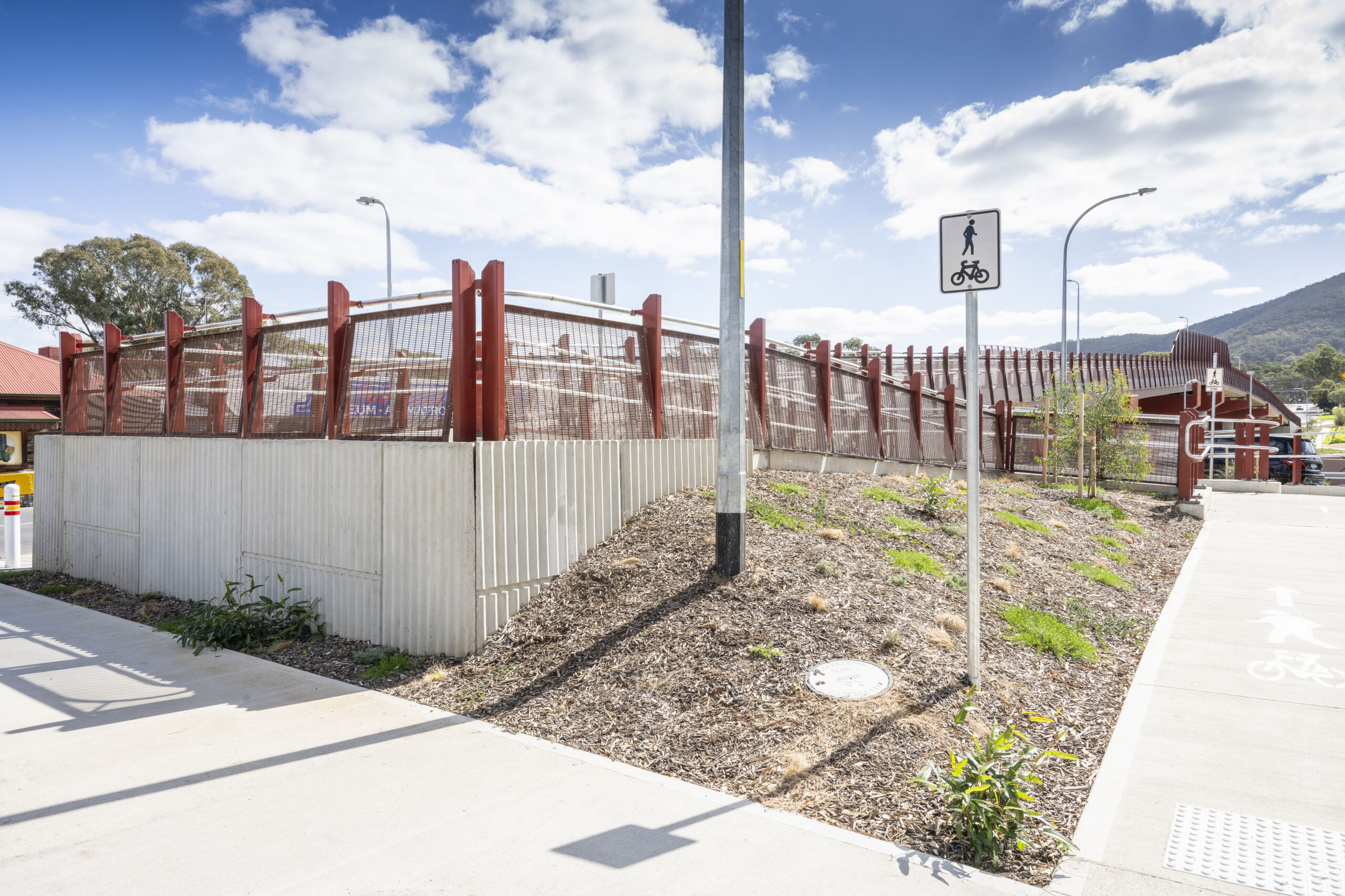T2A Inland Rail-26 Inland Rail Victoria section Geoquest provided MSE walls, precast facing panels, bridge deck slabs and truss slabs across the breadth of the project, including: