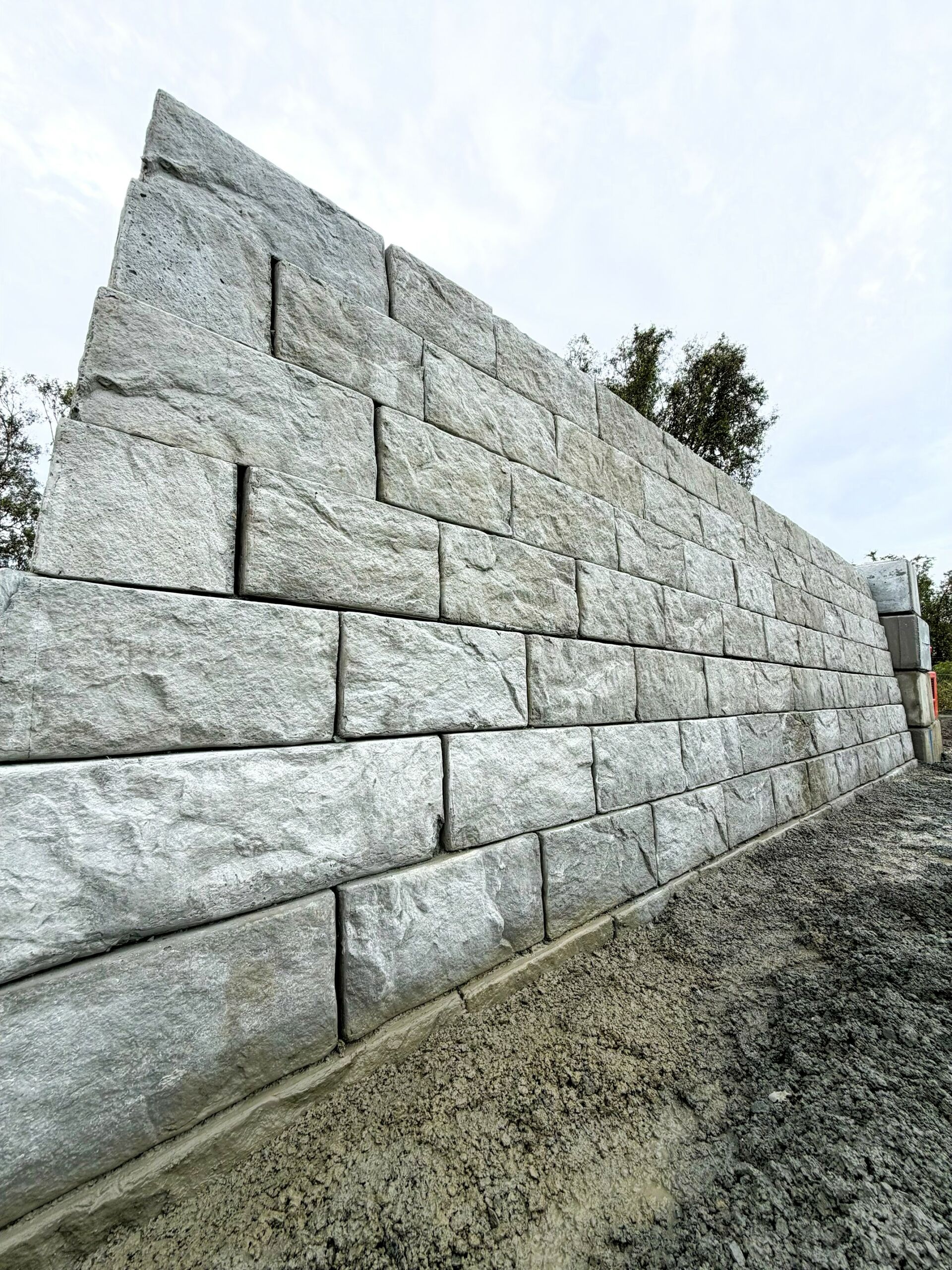 Modular retaining wall for manual handling TerraStack by Geoquest