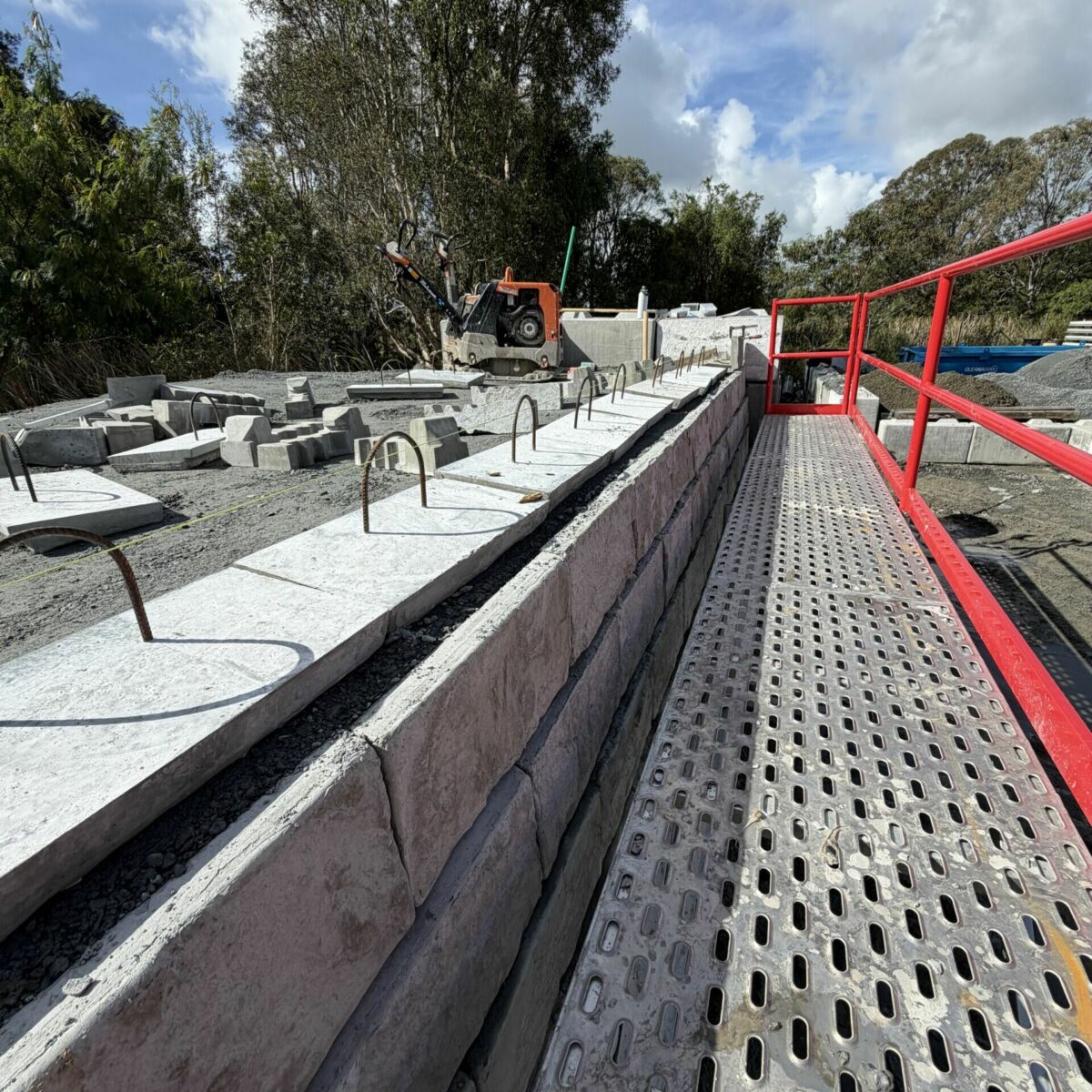 Modular retaining wall TerraStack manual handling construction Constrcution of modular manual handling retaining wall, TerraStack